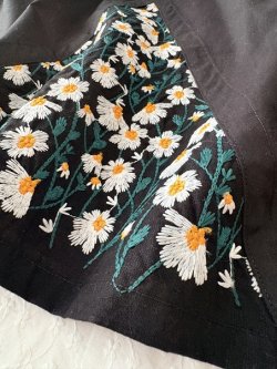 画像2: デイジーをそっと閉じこめたジャンパースカート