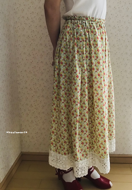 画像: レトロにいろどる小花スカート