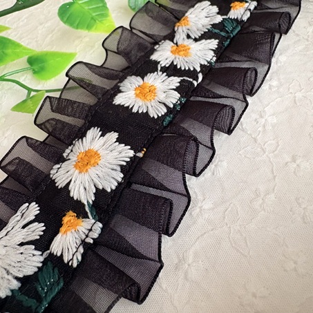 画像: デイジーをそっと閉じこめたジャンパースカート