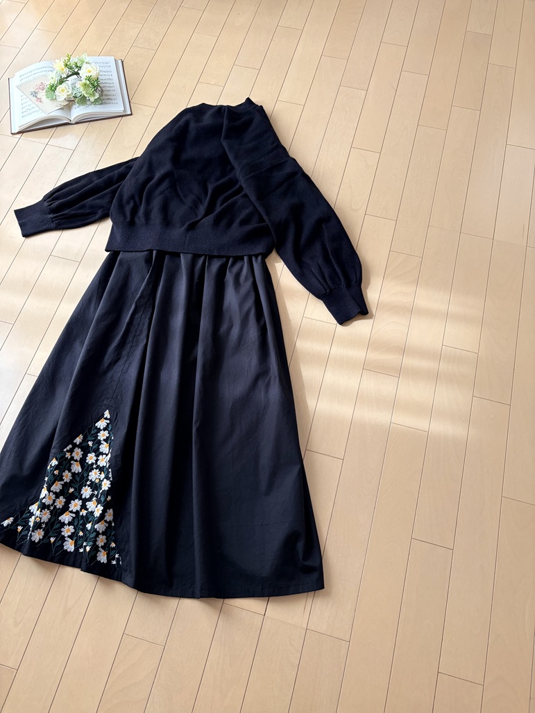 画像: デイジーをそっと閉じこめたジャンパースカート