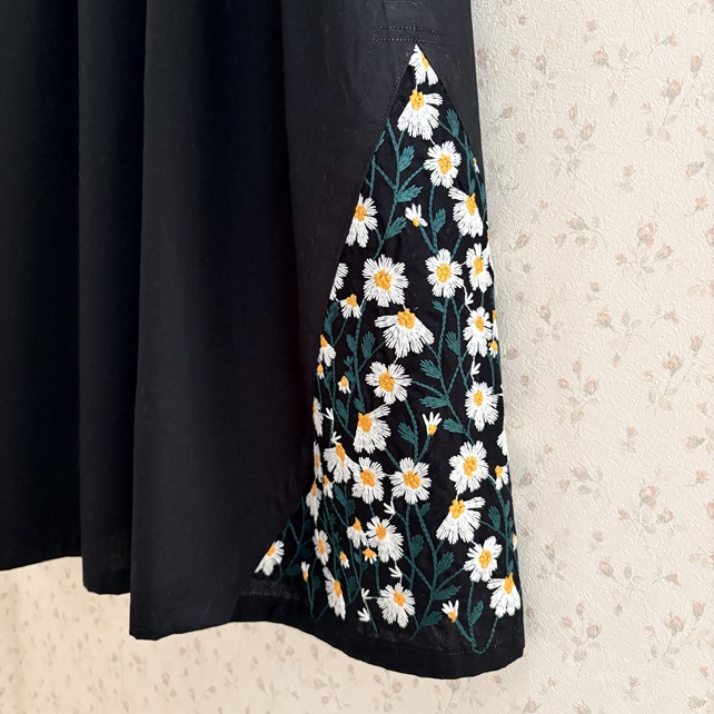 画像13: デイジーをそっと閉じこめたジャンパースカート