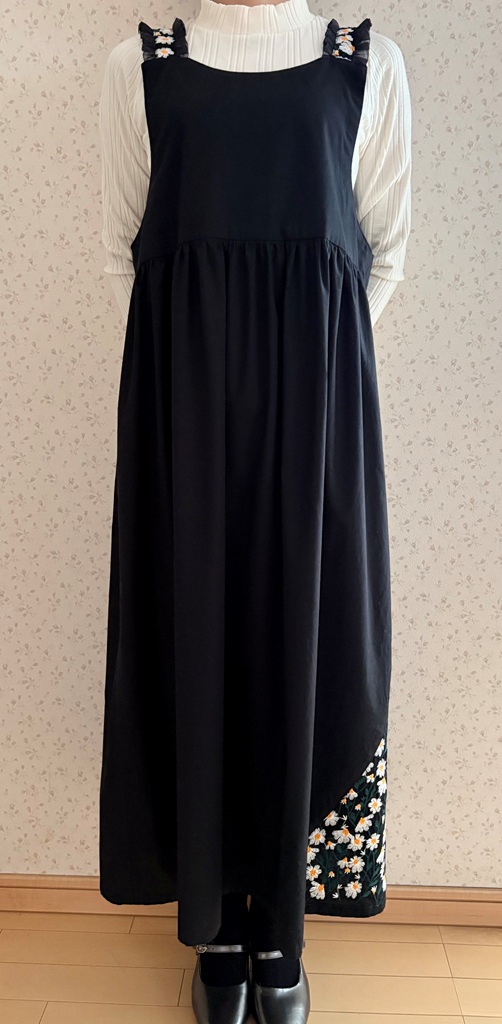 画像: デイジーをそっと閉じこめたジャンパースカート